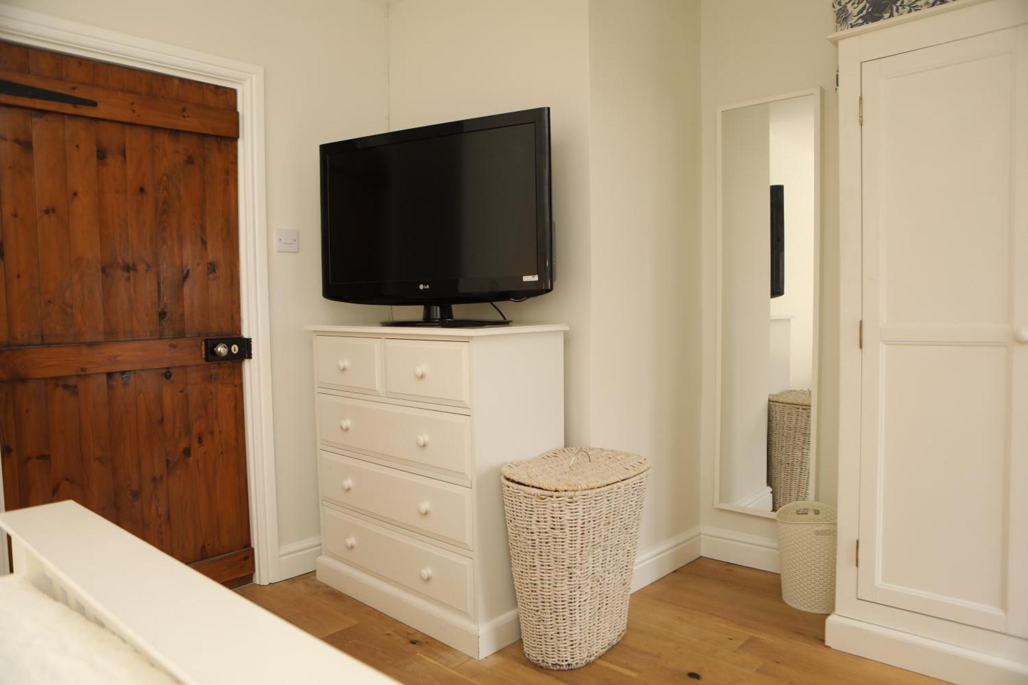 The Cosy Cottage Retreat! Perfect For Contractors, Relocators, Getaway Llantrisant  Exterior foto